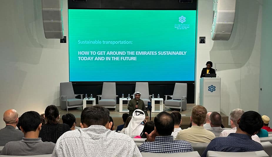 Bài phát biểu chào mừng của Giám đốc điều hành của Công viên Nghiên cứu, Công nghệ và Đổi mới Sharjah (Công viên SRTI) HE Hussain Al Mahmoudi