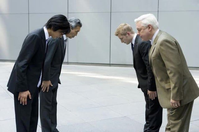 Cách dùng người của tỷ phú từng là ‘vua nợ’ Nhật Bản vươn lên thành huyền thoại kinh doanh: Hãy đối xử với một người lao công như với một CEO!  - Ảnh 2.